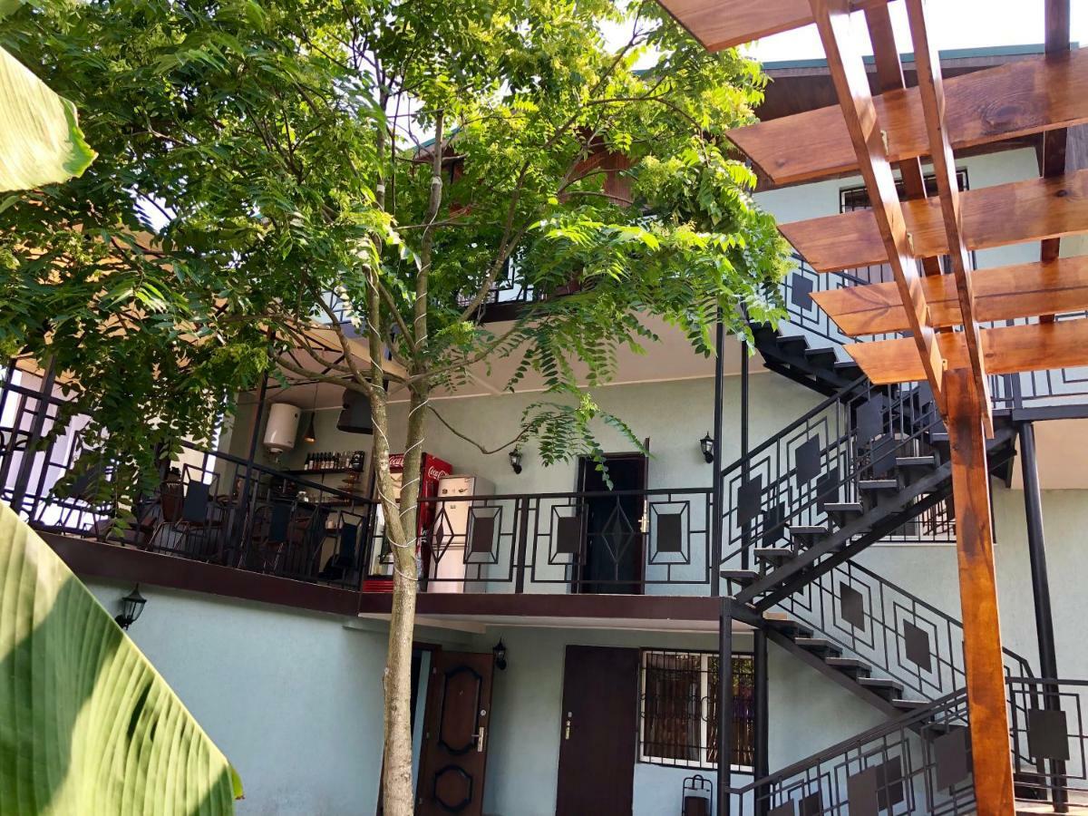 Hotel Capri Sukhumi Exterior photo
